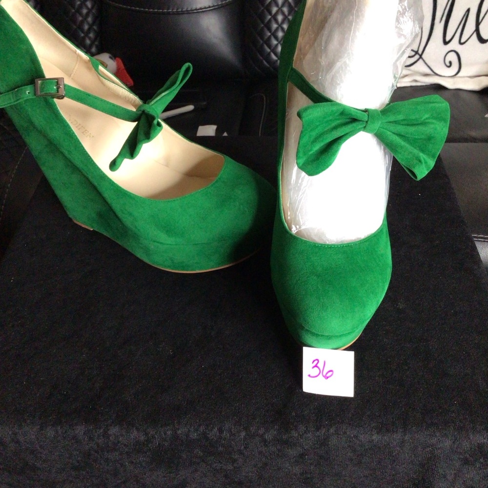 Green Wedge Shoes with Bow Detail
